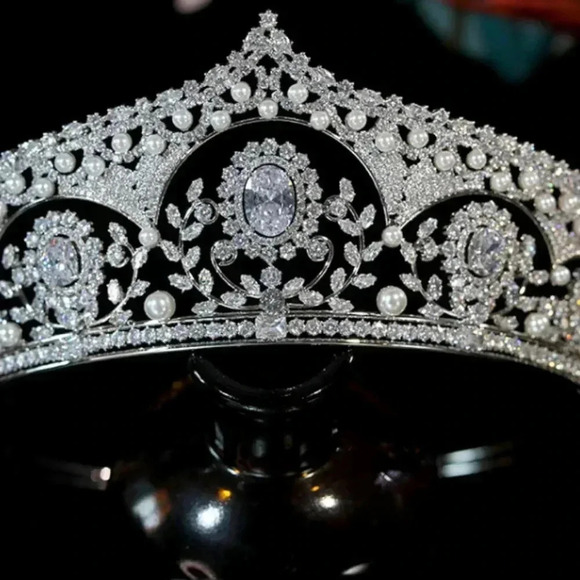 7pc. Tiara Bridal set.  ( Your choice of Necklace Sets ) See last 2 pictures - Picture 7 of 16